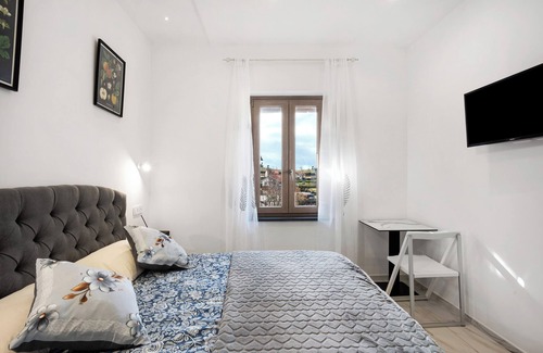 San Lazzaro House | Guest House 'Silvana's House' with Mountain View, Wi-Fi and Air Conditioning