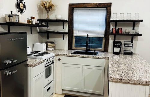 Rapid City Cabin | Guest House Studio Cabin w/Hot Tub and Beautiful Views.