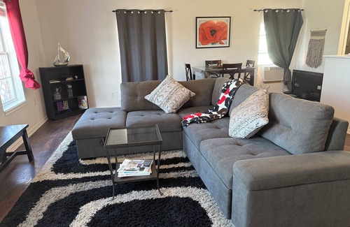 Dodd City House | GUEST HOUSE WITH A LAKE VIEW
