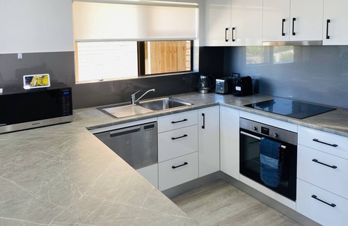 Gerringong Apartment | Guest House with Magnificent Ocean Views