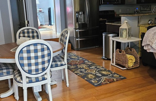 Lake Goodwin House | Guest House with private hot tub, sauna, lake front access, EV Charger