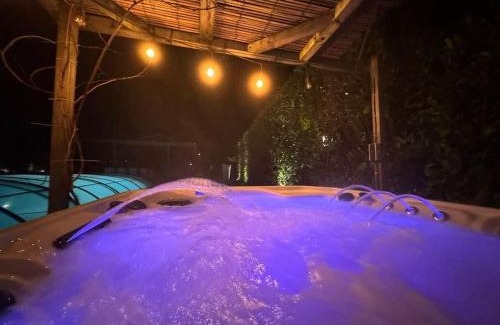 Velddriel Apartment | Guest house with private pool & jacuzzi