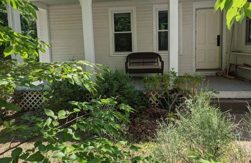 Middletown House | Guest pavilion in 1814 Historic Home in Middletown