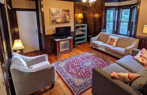 Middletown House | Guest pavilion in 1814 Historic Home in Middletown
