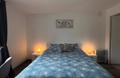 Champsac Bed & Breakfast | Guest Room "À La Ferme" with Shared Pool, Shared Terrace and Wi-Fi
