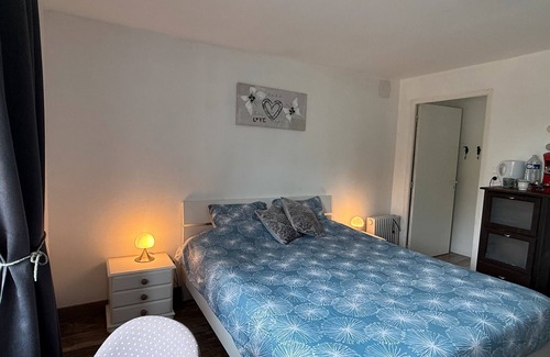 Champsac Bed & Breakfast | Guest Room "À La Ferme" with Shared Pool, Shared Terrace and Wi-Fi
