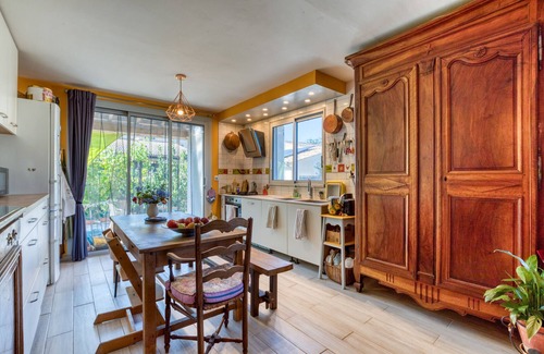Lunel-Viel Bed & Breakfast | Guest Room 'Cantegrel 1st Floor for 1 to 5' with Shared Terrace, Shared Garden and Wi-Fi