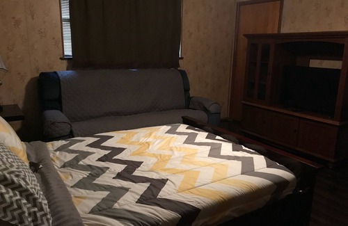 Eastern Division House | Guest Rooms to Rent