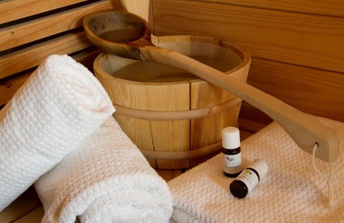 Noyant-et-Aconin House | Guest rooms with jacuzzi heated pool steam room private sauna Romance