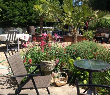 Milborne Saint Andrew Bed & Breakfast | Guest Suite at 31 Little England