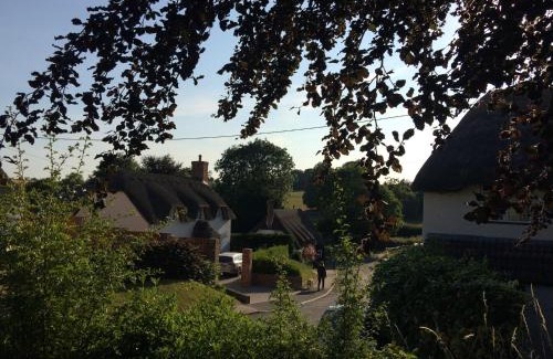 Milborne Saint Andrew Bed & Breakfast | Guest Suite at 31 Little England