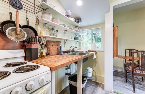 Marcola Apartment | Guest Suite on Mtn-View Springfield Farm