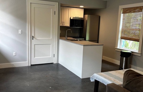 North University House | Guesthome with Treehouse effect, Centrally located.