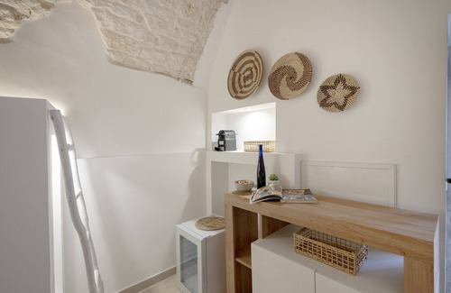 Conversano Apartment | GuestHost - Aline's Home - Iris Room