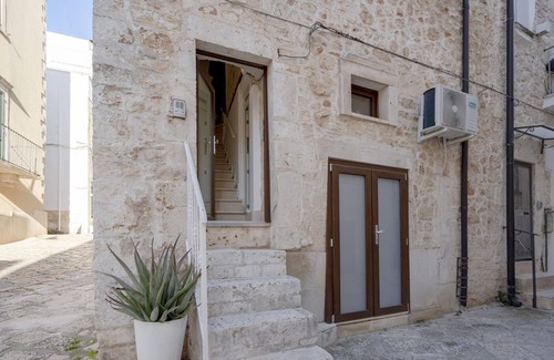 Conversano Apartment | GuestHost - Aline's Home - Iris Room