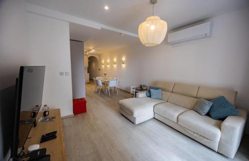 Sliema Apartment | GuestHost - Sliema Breeze & Patio Comfort