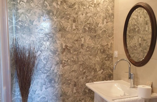 Bazouges-sur-le-Loir Bed & Breakfast | Guesthouse near La Flèche - Pets Allowed - Breakfast Included
