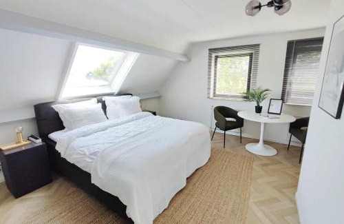 Nessersluis House | Guesthouse at the Amstel river with 2BR 2BA and garden