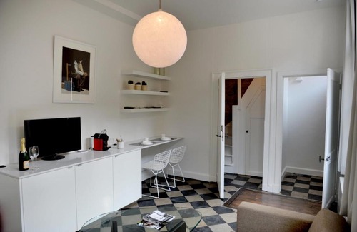 University District House | Guesthouse Bernardin