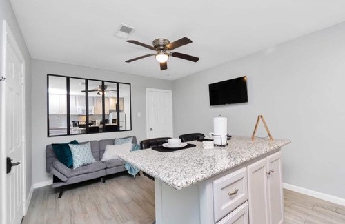Westbury Apartment | Guesthouse for Your Perfect Getaway