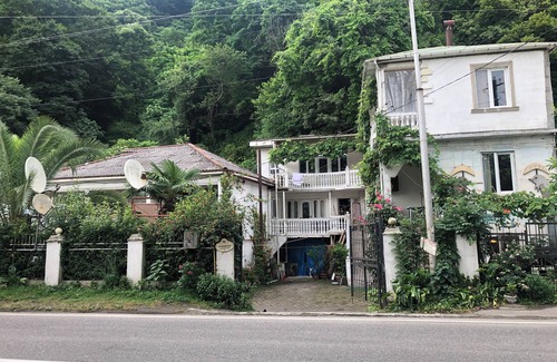 Kvariati Apartment | Guesthouse Nuri in Kvariati