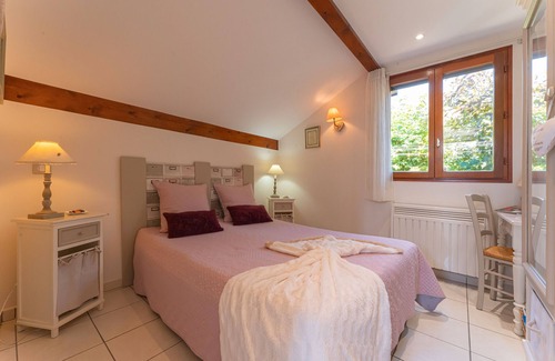 Saint-Martin-Bellevue House | Guesthouse 'Serenity' with Mountain View, Shared Terrace and Wi-Fi