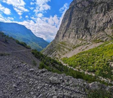 Shkoder County House | Guesthouse Te Pjerini Selcë-Cem