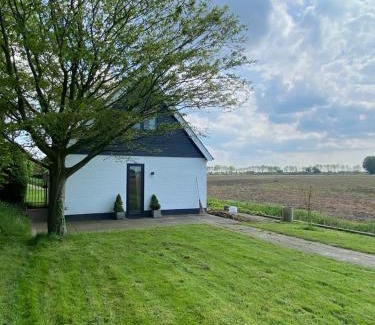 Municipality of Hoeksche Waard Bed & Breakfast | Guesthouse The White House - gehele huisje