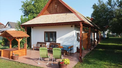 Kosihy nad Iplom Apartment | Guesthouse Tulipán Vendégház