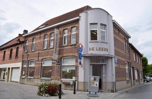 Zulte House | Guesthouse with jacuzzi in picturesque Leiedorp