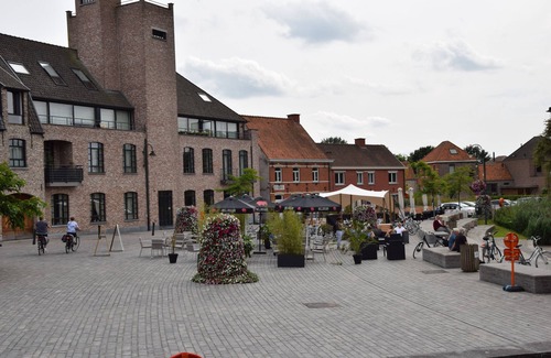 Zulte House | Guesthouse with jacuzzi in picturesque Leiedorp