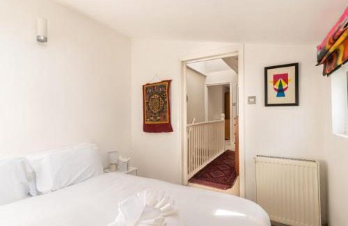 Bath House | GuestReady - A Bohemian Home in Bath