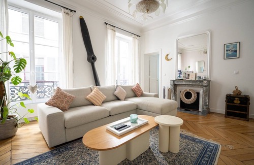 Quartier de la Porte-Saint-Denis Apartment | GuestReady - A classic touch of Parisian glamour
