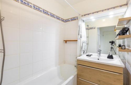 Faubourg de l'Arche Apartment | GuestReady - A Spacious apt near Eiffel Tower