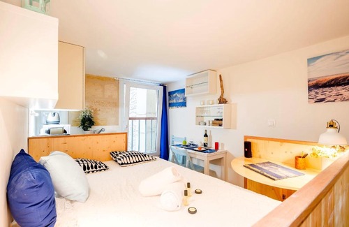Hotel de Ville - Quinconces Apartment | GuestReady - "Boat-Cabin" Inspired Apartment in the Heart of Bordeaux