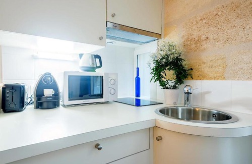Hotel de Ville - Quinconces Apartment | GuestReady - "Boat-Cabin" Inspired Apartment in the Heart of Bordeaux