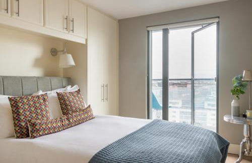 Grand Canal Dock Apartment | GuestReady - Enchanting views from Millenium Tower