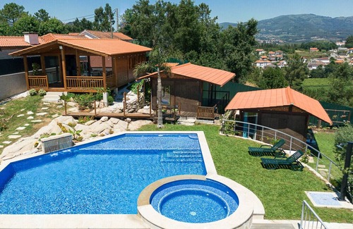 Ponte de Lima House | GuestReady - Fernandes Guest House - Yellow Bungalow