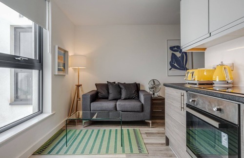 Liverpool City Centre Apartment | GuestReady - Quaint Liverpool Gem
