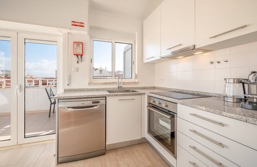 Costa de Caparica Apartment | GuestReady - Sunny Retreat in Costa da Caparica
