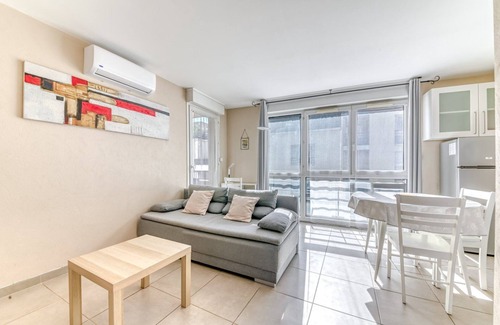 Lyon City Centre Apartment | GuestReady - Sleek & Sunny Comfort near the Tram