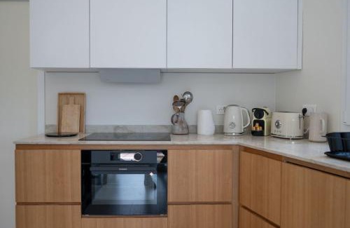 Caucade House | GuestReady - Spacious Comfort with Sunny Garden
