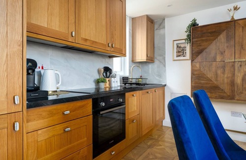 Prince's Apartment | GuestReady - Stylish stay with Parliament views