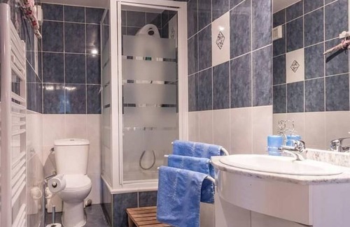 Plancher-Bas Bed & Breakfast | Guestroom Plancher-Bas, studio flat, 5 persons