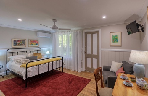 Flaxton House | Guests have the entire ground floor by the lagoon pool & gardens.