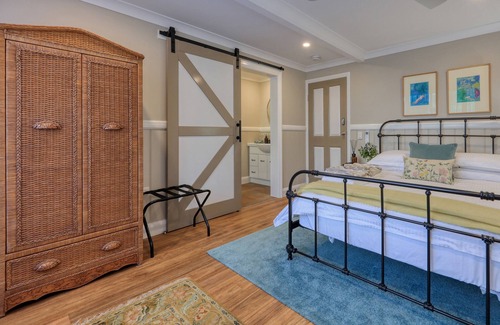 Flaxton House | Guests have the entire ground floor by the lagoon pool & gardens.