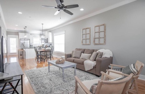 Spring Hill House | Guests Rave: Clean Duplex on Quiet Cul-de-Sac
