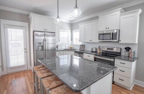 Spring Hill House | Guests Rave: Clean Duplex on Quiet Cul-de-Sac
