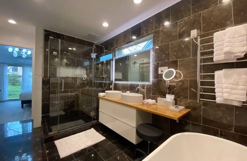 Wimbledon Falls Apartment | Guests Studio
