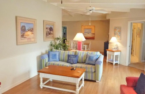 Jekyll Island House | GUIDING LIGHT UNIT C - GROUNDFLOOR by Jekyll Realty
